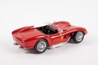 FERRARI 250 TESTA ROSSA: A Bburago 1:18 scale 1957 Ferrari 250 Testa Rossa [Location: Melbourne] - 3