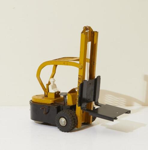 BOOMAROO: c1950 -1960's Boomaro tin hyster fork lift truck, authorised by Sonnerdale Ltd., 28cm long