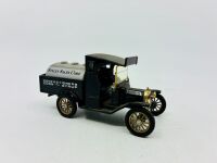 CORGI: Five 1:43 scale models by Corgi including the Thornycroft A1 in two different liveries and the 1915 Ford Model T in three different liveries. - 6