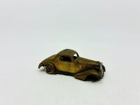 PRE WAR: Five 1:43 scale models including a Streamlined Tourer by Dinky, a La Salle Sedan, a Chrysler Royal Sedan, a LaSalle Coupe and a Graham Sedan by Tootsietoy. [Location: Sydney] - 6