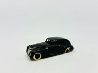 PRE WAR: Five 1:43 scale models including a Streamlined Tourer by Dinky, a La Salle Sedan, a Chrysler Royal Sedan, a LaSalle Coupe and a Graham Sedan by Tootsietoy. [Location: Sydney] - 10