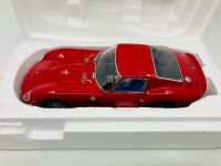 FERRARI: A 1:18 scale model of the 250 GTO by Kyosho, in original packaging - 7