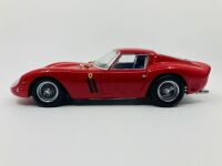 FERRARI: A 1:18 scale model of the 250 GTO by Kyosho, in original packaging - 8