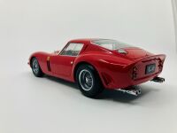 FERRARI: A 1:18 scale model of the 250 GTO by Kyosho, in original packaging - 9