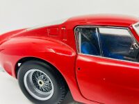 FERRARI: A 1:18 scale model of the 250 GTO by Kyosho, in original packaging - 10