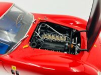 FERRARI: A 1:18 scale model of the 250 GTO by Kyosho, in original packaging - 11