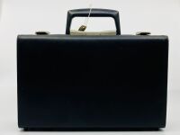 FERRARI 365 TOOL KIT: A 'briefcase' style 1970s Ferrari tool kit to suit a variety of 365 models - 5