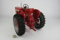 TRACTOR MODELS: A large IH Farmall 806 diesel large die-cast model (30cm high) - 4