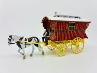 MATCHBOX YESTERYEAR: A Matchbox Models of Yesteryear 'Horse Drawn Carriages' series 1:43 scale model of the 1900 Gypsy Caravan (YSH1), complete with original packaging [Location: Sydney] - 3