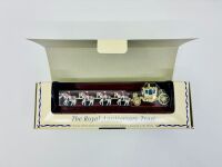 MATCHBOX YESTERYEAR: A Matchbox Models of Yesteryear 1:43 scale model of Her Majesty's Gold State Coach (YY66), complete with original packaging [Location: Sydney] - 5