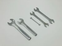 FERRARI 275: An incomplete 275 GTB/4 tool kit in reproduction vinyl tool roll, missing various tools and jack with some associated tools - 18