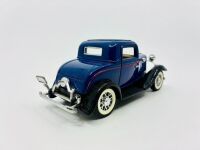 ICONIC CARS: Three models of various scales including a 1:24 scale 1953 Corvette by Franklin Mint, a 1:30 scale model of the 1932 Ford 3 Window by Superior and a 1:76 scale model of the Austin Healey MKIII by Oxford. [Location: Sydney] - 7