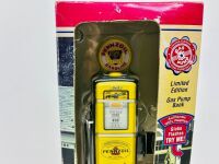 PENNZOIL: A 1:18 diecast replica of a Wayne Pennzoil Gas Pump by Crown Premiums Vees Collectibles [Location: Sydney] - 2