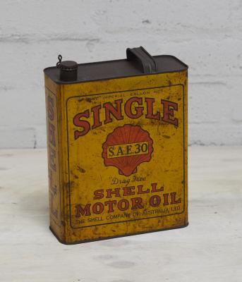 SHELL: A one imperial gallon Single S.A.E. 30 drag free motor oil can, 27cm high.