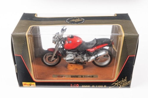 BMW: A Maisto 1:10 scale BMW R 1100 R, #31601 in original box