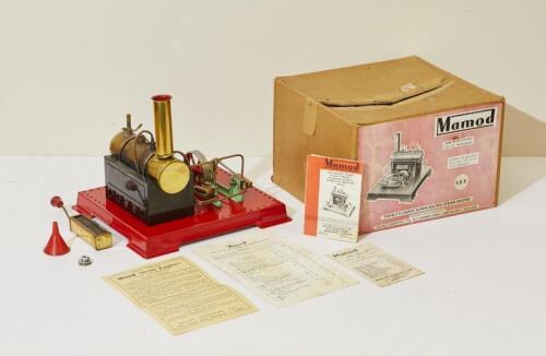 MAMOD: c1960's Mamod Twin Cylinder Superheated Steam Engine (SE3), with original box.