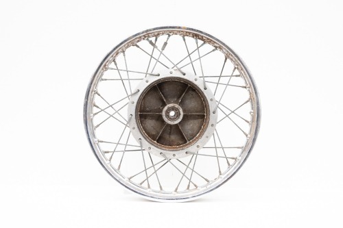 305 · NORTON: A Norton Atlas model front wheel