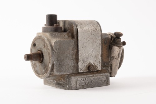 BT-H MAGNETO: A BT-H single 'dirt track' platform mount, manual advance competition magneto