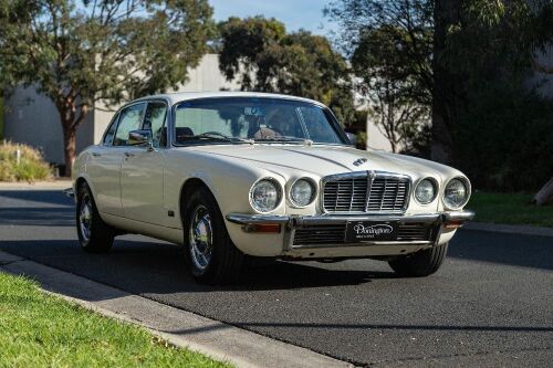 29 · 1976 Jaguar XJ6 Series II Sedan [Location: Melbourne]
