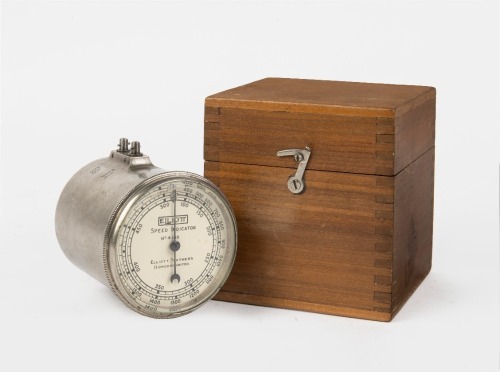ELLIOT: A circa 1900s or 1910s Elliot (England) speed indicator gauge, number '4190' marked on face, lens diameter 6cm