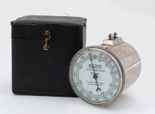 ELLIOT: A circa 1900s or 1910s Elliot (England) speed indicator gauge, number '9090' marked on face, lens diameter 6.3cm, presented in fitted box