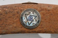 DODGE BROTHERS: A circa 1910s or 1920s Dodge Brothers (USA) radiator surround with badge, 66cm high, 56cm wide - 3
