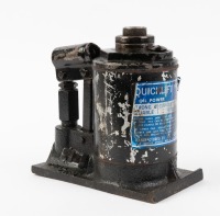 BOTTLE JACK: A two-ton bottle jack made by Fordham (Australia)