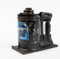 BOTTLE JACK: A two-ton bottle jack made by Fordham (Australia) - 2