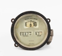 SPEEDOMETER: A circa late 1910s Van Sicklen-Elgin (USA) speedometer with trip counter, lens diameter 8.5cm, overall diameter 10.5cm