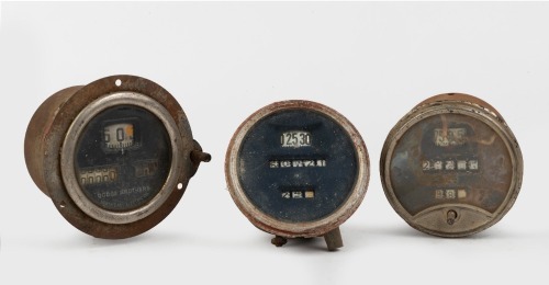 SPEEDOMETERS: Three large circa 1920s or 1930s speedometers