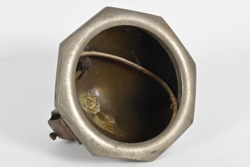 GRAY & DAVIS: A circa 1910s Gray & Davis (USA) headlamp with octagonal rim, lens width 14.5cm