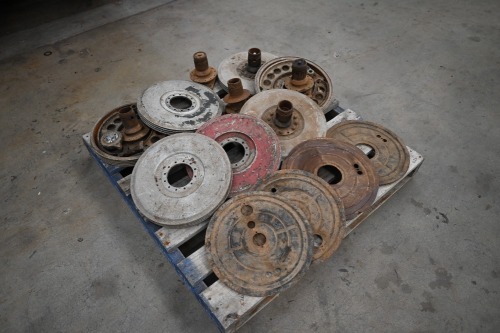 LANCIA: A group of numerous Lancia Lambda seven series hubs, brake drums & backing plates