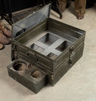 US ARMY: A vintage US army case, used for cooking, 30cm high, 45cm wide, 67cm deep - 2