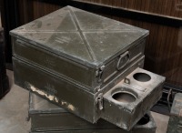 US ARMY: A vintage US army metal case