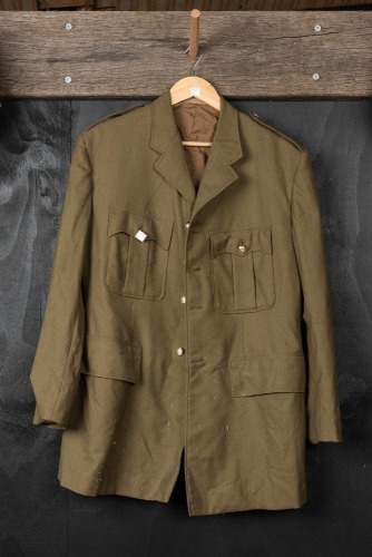 AUSTRALIAN MILITARY: A 1960s Australian military ceremonial jacket