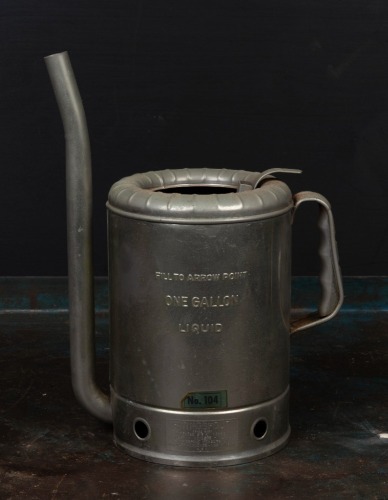 SWINGSPOUT: A vintage Swingspout one gallon oil can