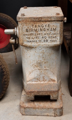 HYDRAULIC JACK: A vintage cast iron 40 ton hydraulic jack by Tangye Birmingham, 48cm high