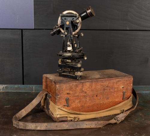 THEODOLITE: An early 20th century cased theodolite by ER Watts & Sons, London, the case 18cm high, 43cm wide,19cm deep