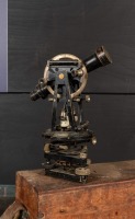 THEODOLITE: An early 20th century cased theodolite by ER Watts & Sons, London, the case 18cm high, 43cm wide,19cm deep - 2