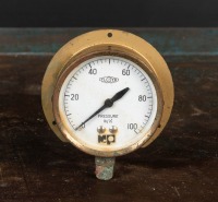 PRESSURE GAUGE: A Floyd brass cased pressure gauge