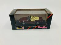 MERCEDES-BENZ 320 SL: A 1:43 die cast model by Revell of the R129 Mercedes-Benz 320 SL, in original packaging [Location: Sydney] - 4