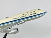 MANDARIN AIRLINES: A 1:130 scale (53cm long) Boeing 747-400 plastic model, registration 'B-16801'. - 3