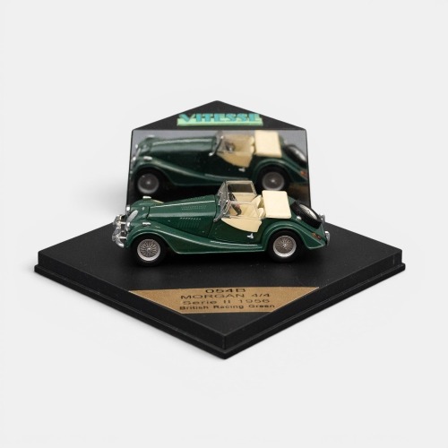 MORGAN: A 1:43 scale Vitesse 1956 Morgan 4/4 series II model, finished in British racing green paintwork, model number 054B