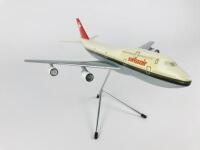 SWISSAIR BOEING 747-400: A 1:200 scale (35cm long) plastic model - 3