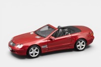 MERCEDES BENZ: A 1:18 scale Maisto Mercedes Benz SL class convertible model, model is loose with no box