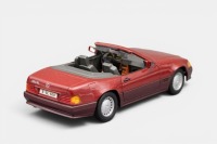 MERCEDES BENZ: A 1:18 scale Maisto 1989 Mercedes Benz 500 SL convertible model, model is loose with no box - 3