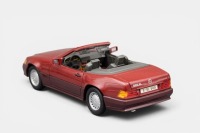 MERCEDES BENZ: A 1:18 scale Maisto 1989 Mercedes Benz 500 SL convertible model, model is loose with no box - 4