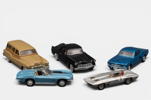 MIXED AMERICAN: Five unboxed mixed American make 1:43 scale models