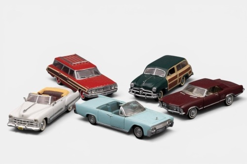MIXED AMERICAN: Five unboxed mixed American make 1:43 scale models
