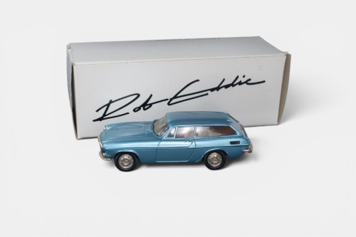 18 · VOLVO: A 1:43 scale Rob Eddie 1972 Volvo P1800 ES Estate model, heavy white metal finished in blue paintwork, model number RE,11, a Rob Eddie model made by Brooklin models